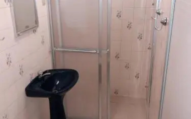 SUíTE EM NOSSA CASA A 450M DA PRAIA