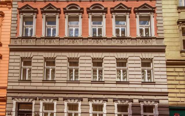 Апартаменты Manesova No.5 Apartments вид на фасад