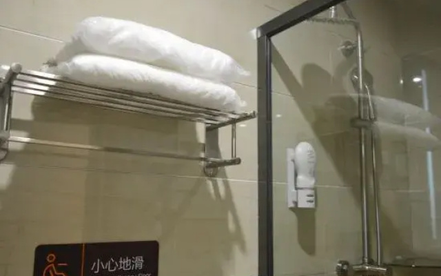 Shen Yi Hotel (Tianshan Hai Shijie Branch, Shijiazhuang East Railway Station)
