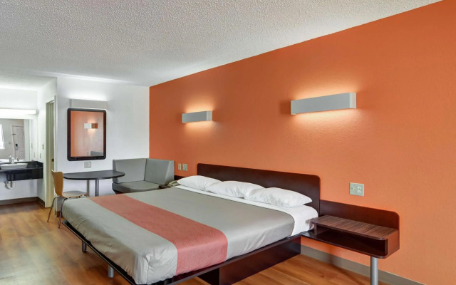 Motel 6 Lindale, TX