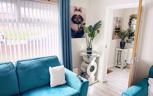 The Serene Stays Sleeps 6 With Garden