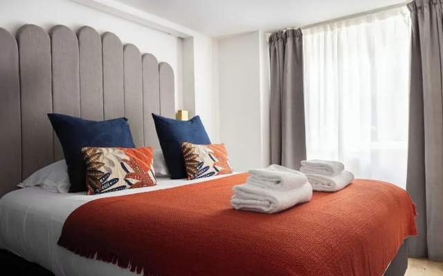 Authentic Apartment - 2br/6p - Place Pigalle