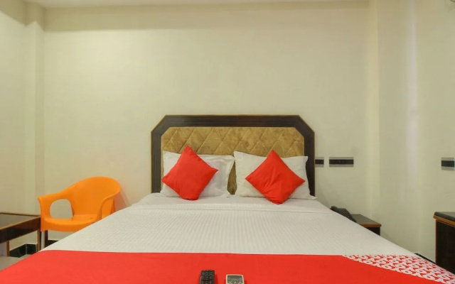 OYO 15948 Hotel Srees