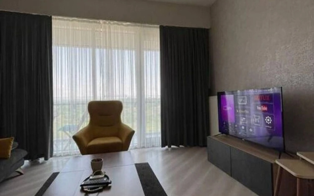 Lovely 1-B Living Apt Terrace Near Mall of Istanbul
