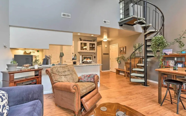 Pet-friendly Townhome w/ Community Hot Tub!