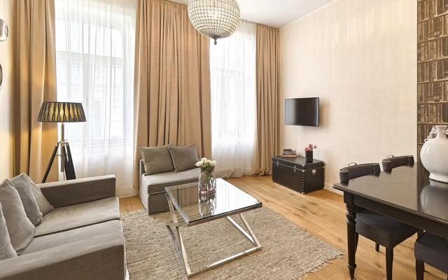 6 rooms