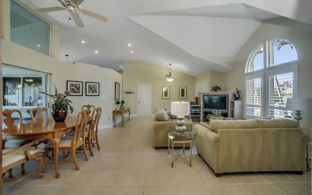 Lamplighter Ct Home