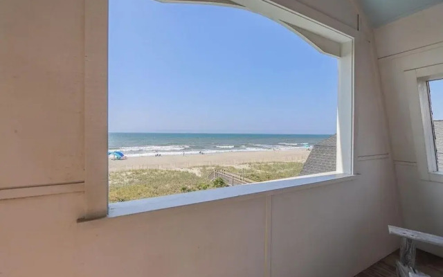 Shining Sea 5 Bedroom Home by RedAwning