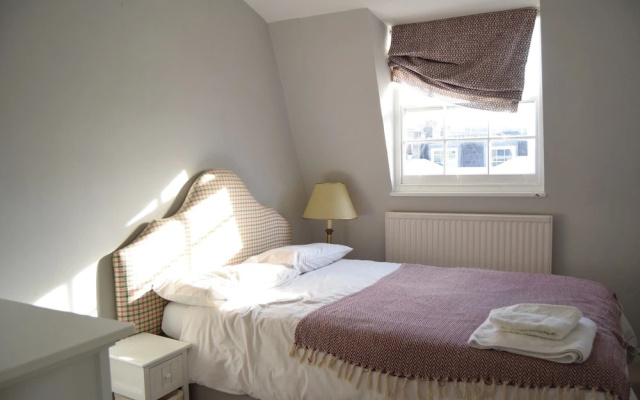 2 Bedroom Apartment in Quite Central London