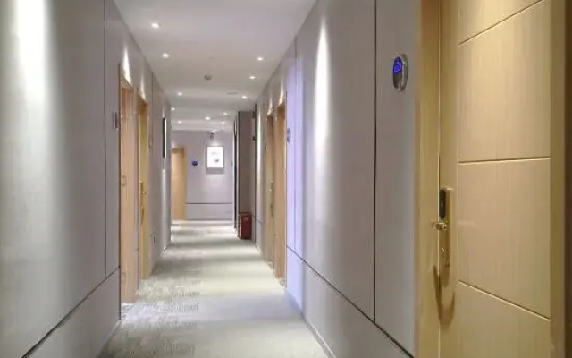 Homeinn Pebble Hotel (Shanghai Luheng Road Subway Station)