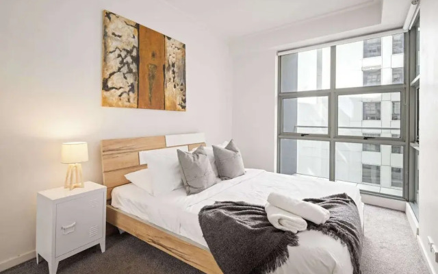 Cozy 2BR Apartment Steps From Darling Harbour
