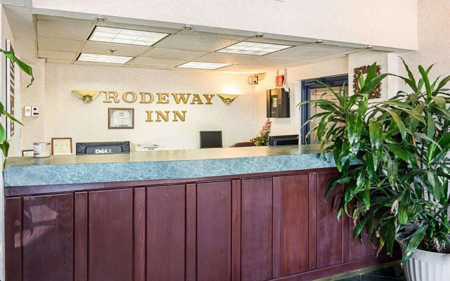 Red Roof PLUS+ & Suites Virginia Beach – Seaside