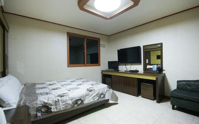 Tongyeong Crown