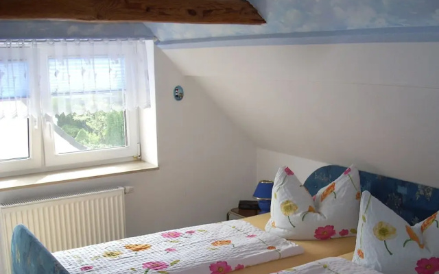 Beautiful Apartment in Wischuer with Fenced Garden