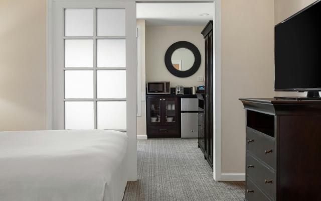 Peacock Suites