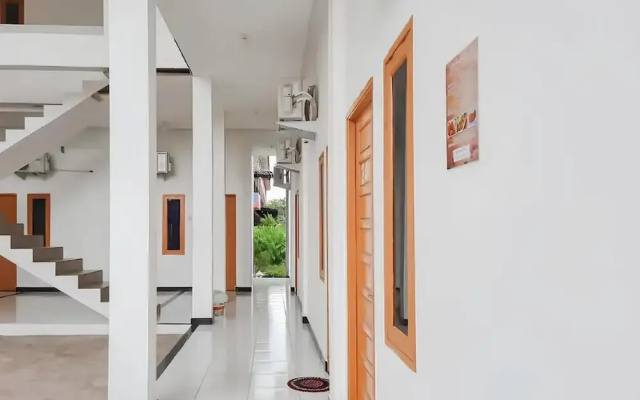 OYO 93306 Homestay Permana Supadio Airport