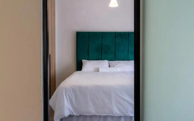 Lovely 1 Modern bedroom in Waterfall City