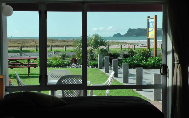 Bailey's At The Beach Motel
