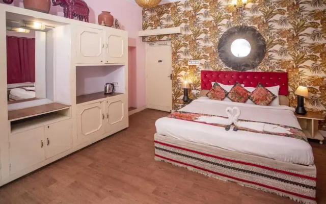 Hotel Pink Palace