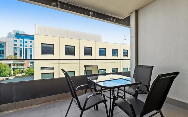 Stylish 2-bed Apartment Near MCG