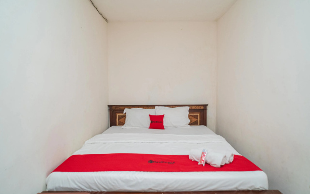 RedDoorz Syariah near Predator Fun Park Batu 2