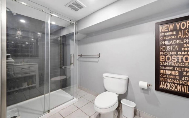 Old Montreal 4BR 2 Floors Loft Hotel