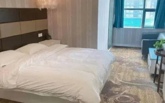 Loft Holiday Hotel (Lianyungang Minzhu Road Old Street Branch)