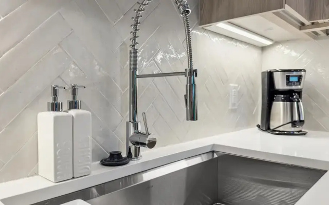 Upstay Newly Renovated Modern Apartment Near Soco