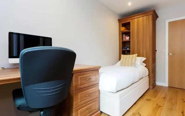 Veeve - Waterfront Flat