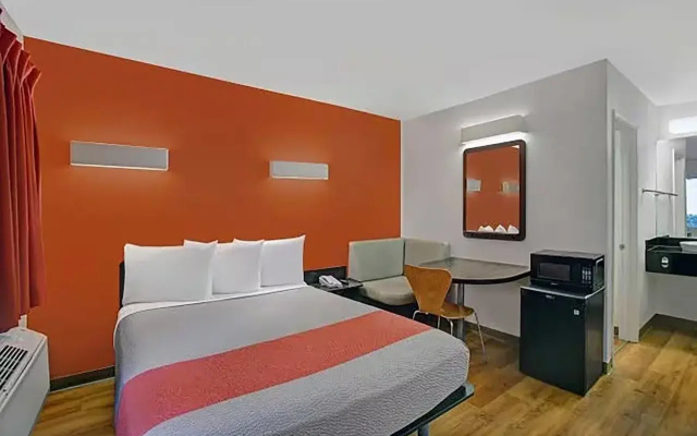 Super 8 by Wyndham Santa Clara