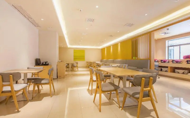 Ji Hotel (Wuhan Hankou Railway St. South Square)