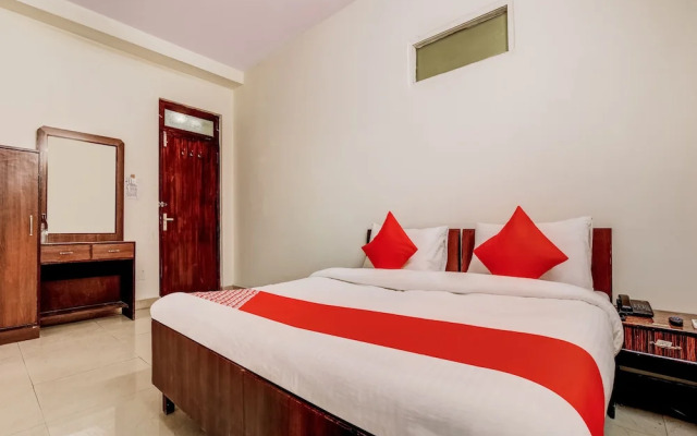 OYO Flagship 27968 Vishwakarma Palace