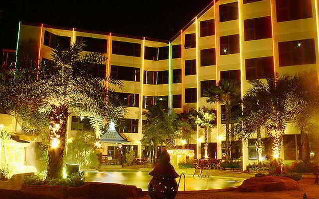 Отель Dragon Beach Resort вид на фасад