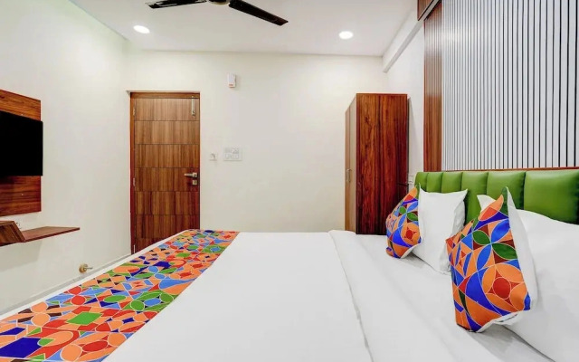 Fabhotel Leon Square