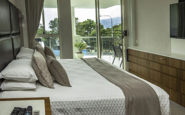 Waters Edge Apartment