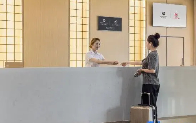 Jifeng International Hotel (Kuqa High-speed Rail Station Donghu Branch)