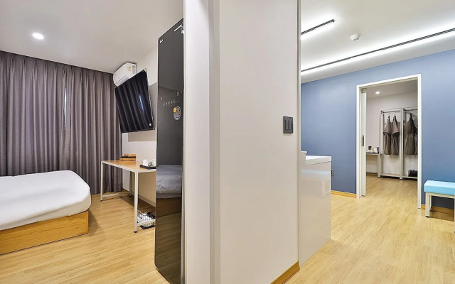 Calmrest Hotel