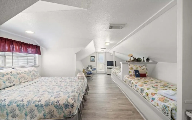 Seaview Island Getaway 3 Bedroom Home