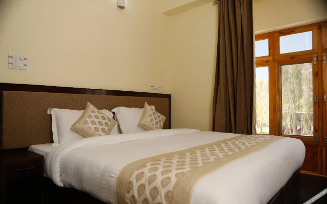 OYO 11490 Hotel Royal Hill