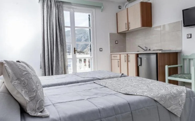 Avraki Rooms & Studios