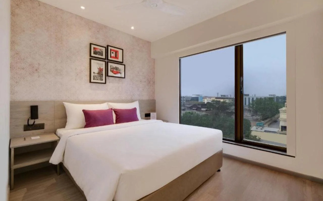 7 Apple Hotel Mahape