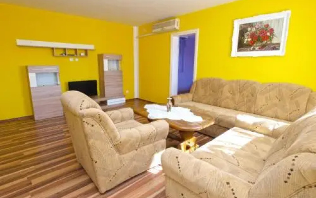 Apartment with pool 1138
