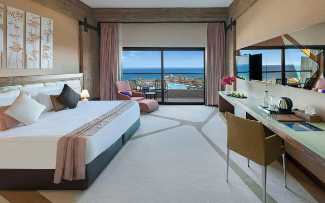Noah's Ark Deluxe Hotel & Spa
