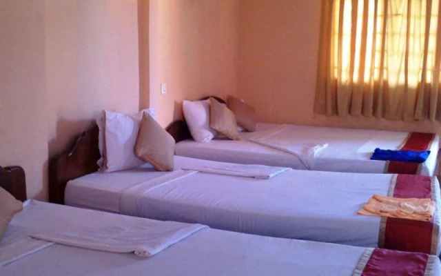 Gold Lion Hotel