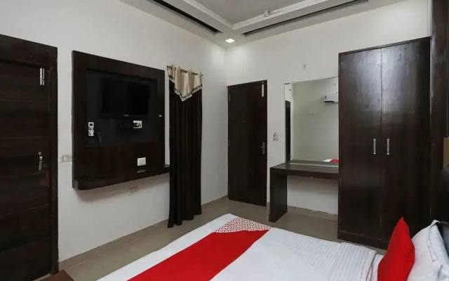 Hotel Vanaya Palace by OYO Rooms