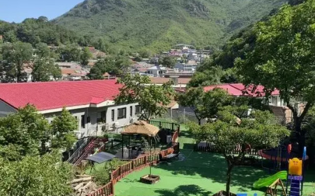 Yunmiao Xiaozhu Guesthouse in Miaofeng Mountain