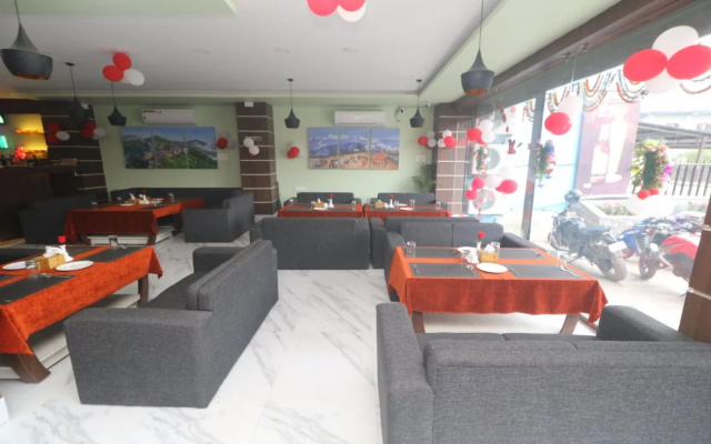 Hotel Gajur Palace