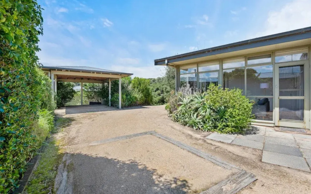 Spacious Coastal 4-bed Steps From the Sand