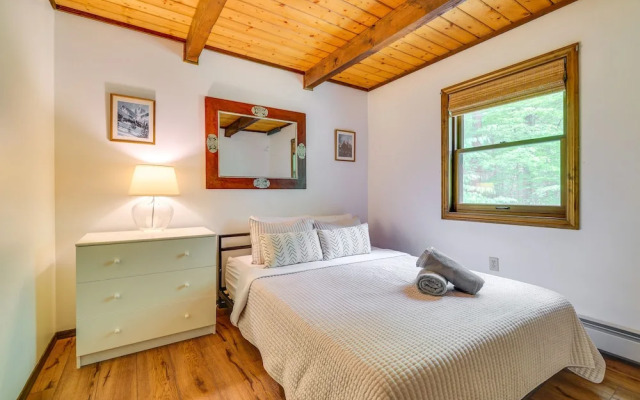 Traditional Blakeslee Chalet: Deck & Lake Access!