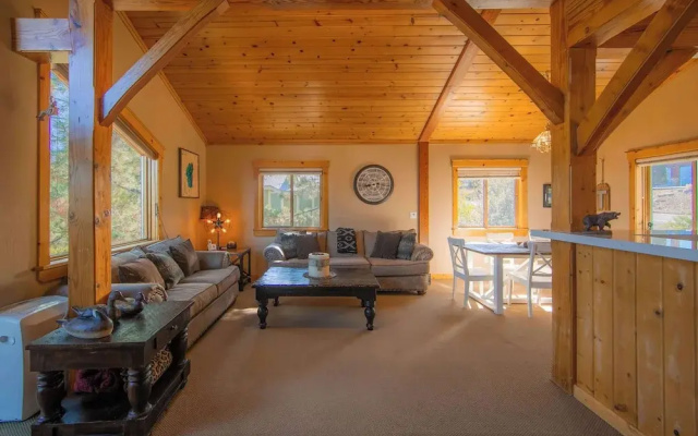 Bearfoot Lodge Near Fishing and Hiking